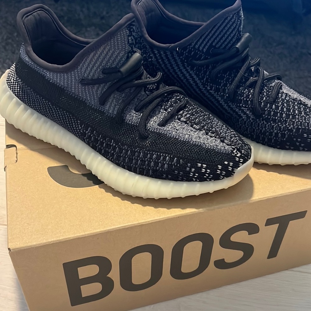 Yeezy Boost 350 V2 'Carbon'